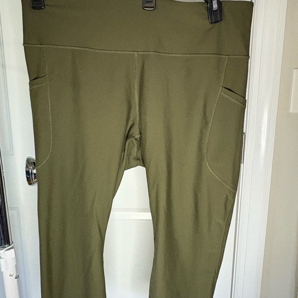 Old Navy Active High-Rise Leggings in Olive